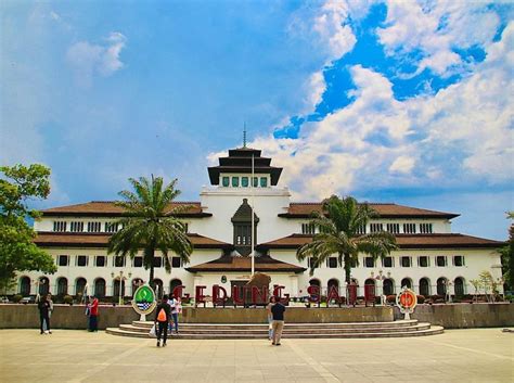 Tempat Wisata Dekat Stasiun Bandung