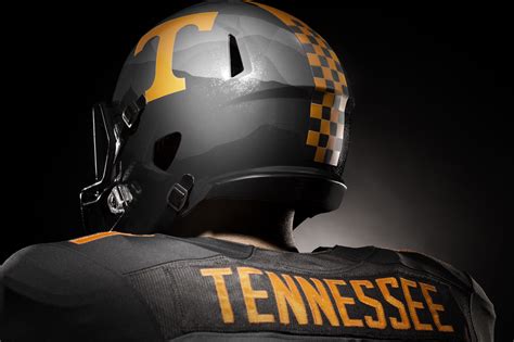 Tennessee Volunteers football uniforms