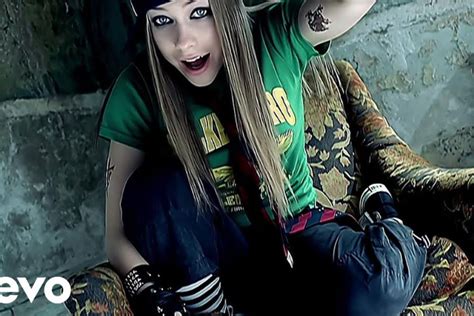 Avril Lavigne Sekarang Biografi Avril Lavigne Mulai Dari Masa Kecil