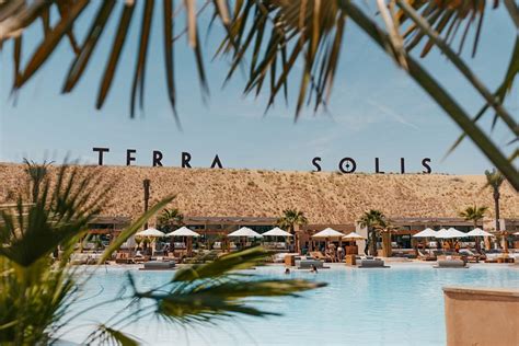 Terra Solis poolside dining