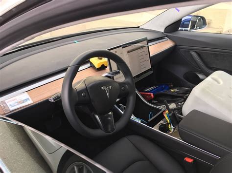 Video Exclusive A Closer Look at the Tesla Model 3’s Interior