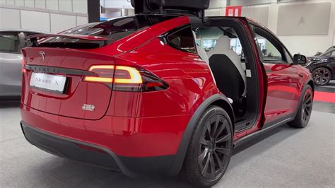Tesla Model X features