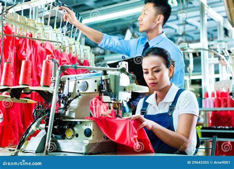 Pergantian shift karyawan di PT. Jaya Perkasa Textile