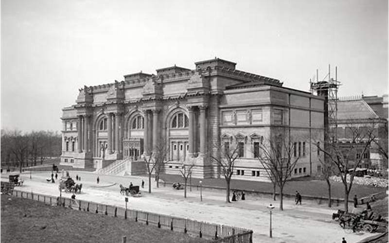 The Met'S Historic Beginnings