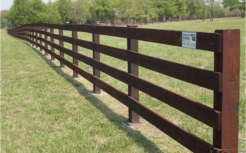 The Pros And Cons Of Choosing A Ranch Style Privacy Fence