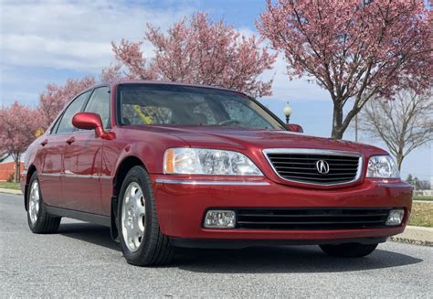 The First Car To Have A Built-In Hands-Free Calling System: 2001 Acura
Rl