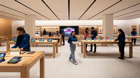 The Apple Store (In-Person Experience)