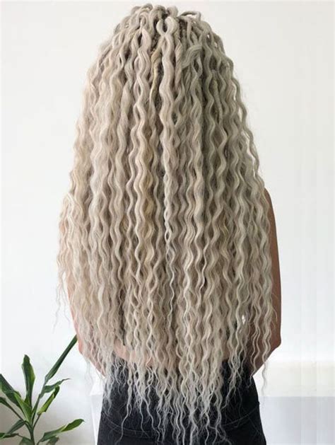 The Benefits of Choosing Curly Ended Loc Extensions