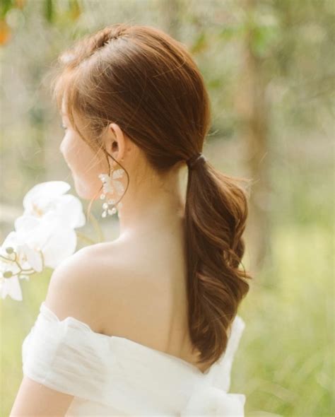 The Classic Low Ponytail