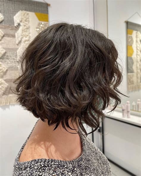 The Classic Wavy Bob