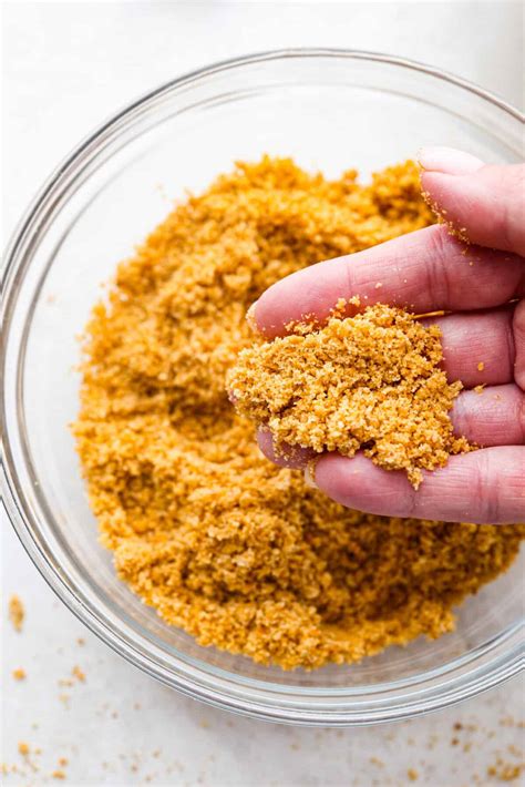 The Crust Crunch: Adding Graham Cracker Swirls