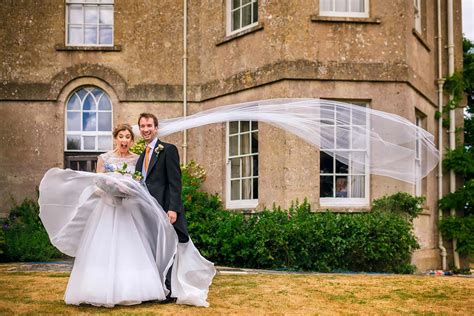 The Important Steps To Hiring The Wedding Photographers Gloucestershire