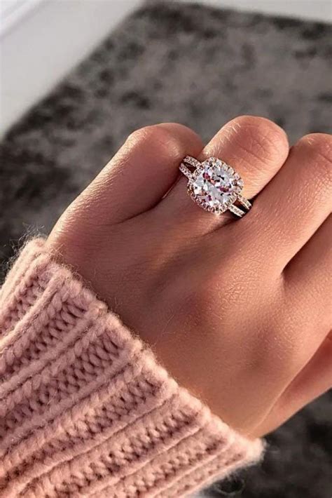 The Passion and Intrigue Added to Trendy Women Wear by Diamond Engagement Rings