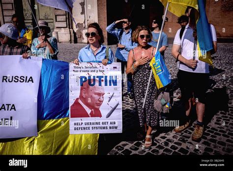 The demonstrate against Russia