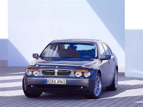 The First Car To Have Adaptive Headlights Was The 2002 Bmw 7 Series