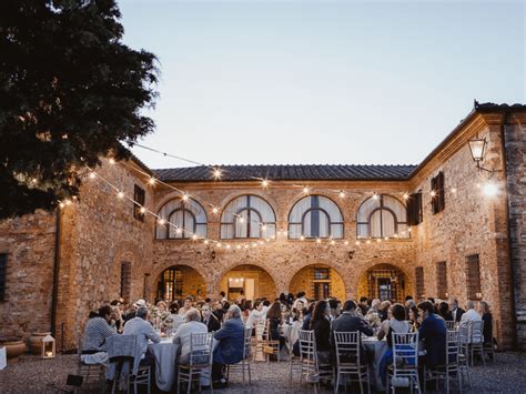 The most romantic and impressive Tuscany wedding villa