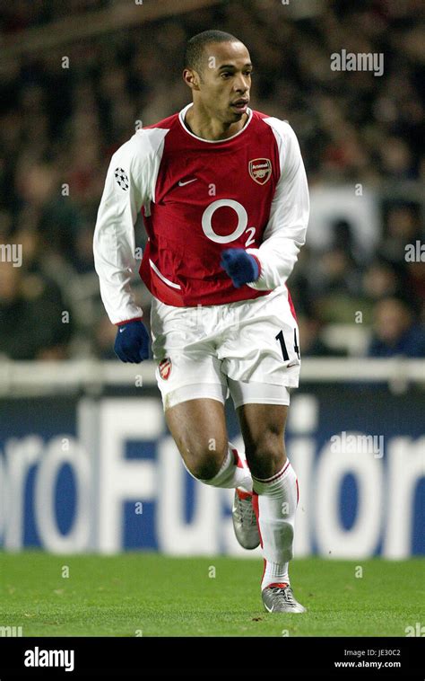 Thierry Henry celebrating a goal for Arsenal
