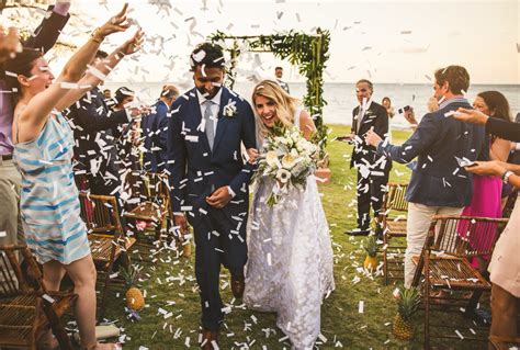 The Timeless Tradition of Throwing Rice at Weddings: An Elegant and Joyous Celebration