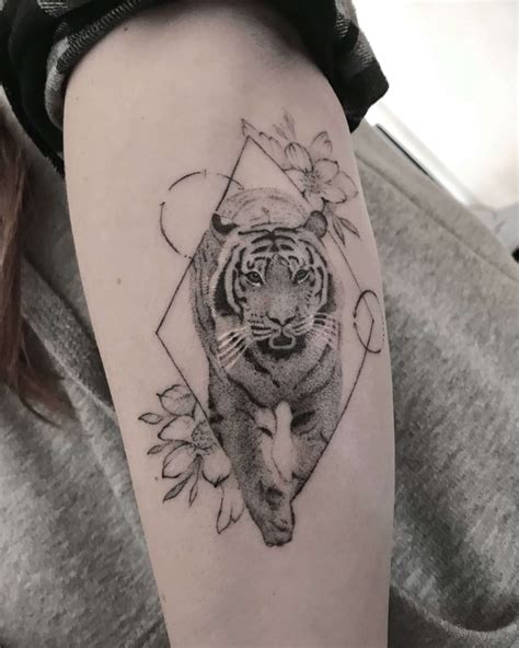 Tattooed by micro_man_ Geometric tiger flower tattoo