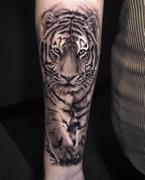 Quarter sleeve black and grey Tiger tattoo Chronic Ink