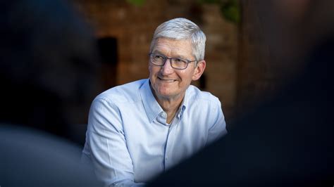 Tim Cook Highlights Hair