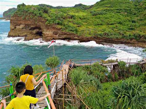 Timang Beach Suspended Bridge