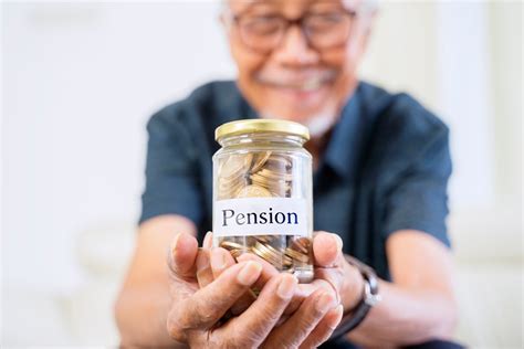 Tips Menghemat Gaji untuk Pensiun di Masa Depan