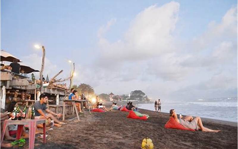 Tips Menikmati Pantai Batu Belig Bali