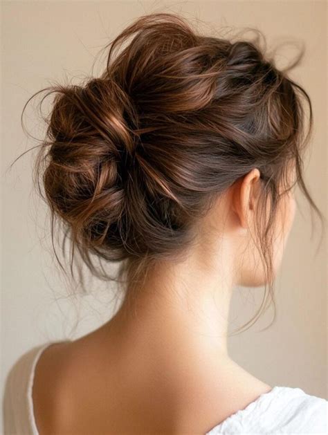 Tips For A Flawlessly Messy Bun Look