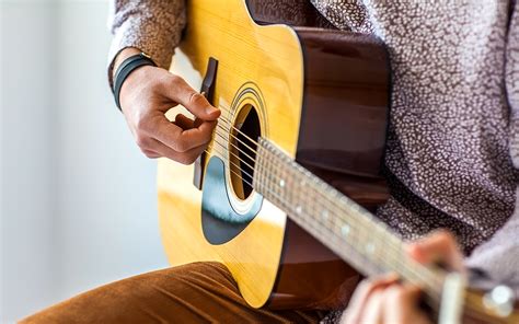 Tips For Playing Acoustic Guitar