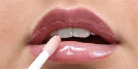 Tips Sederhana untuk Mencegah Bibir Pecah-pecah