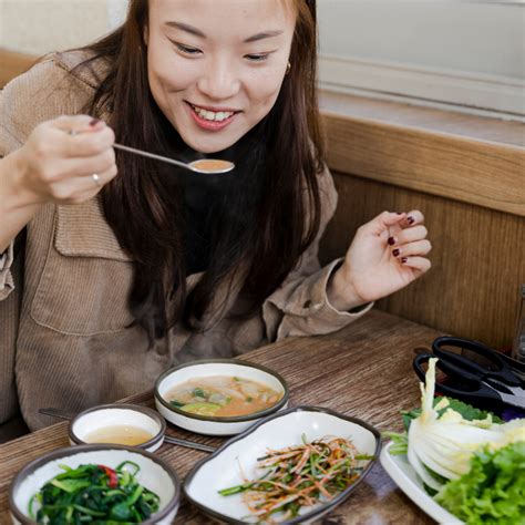 Tips for Eating Out While Managing GD