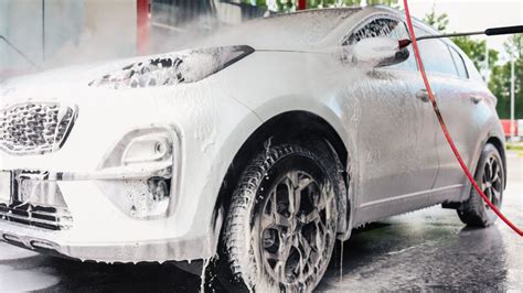 Tips for Maintaining Your Car's Cleanliness Between Washes