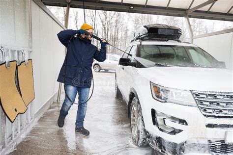 Tips for Washing Your Car with a Roof Rack Manually