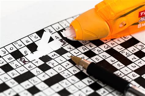 Infographic showing tips for solving crossword puzzles