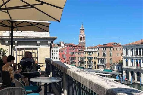 Tips for visiting a rooftop bar