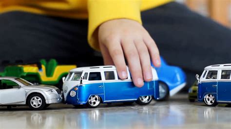 Tiuplah Mobil Mainan Dari Arah Belakang Apa Yang Terjadi