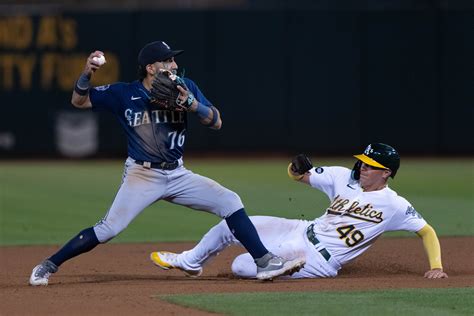 Thrilling Triumphs and Agonizing Defeats: Experience the Emotional Rollercoaster of Today's MLB Box Scores