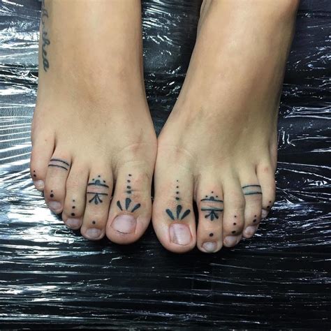 foot tattoo ideas Foottattoos Toe tattoos, Tattoos