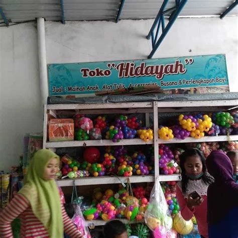 Toko Mainan Jalan Pasar