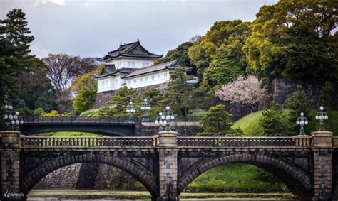 Tokyo Imperial Palace Tour Guide