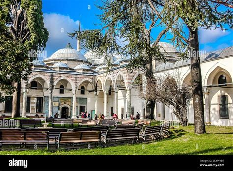 Topkapi Palace courtyard