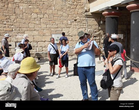 Tour guide Crete