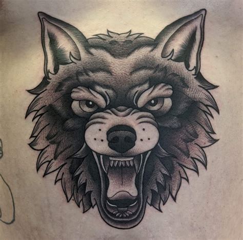 Trad Wolf Head Tattoo