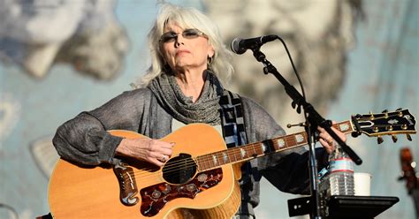 Tragic Accident Claims the Life of Iconic Singer Songwriter Emmylou Harris News Update