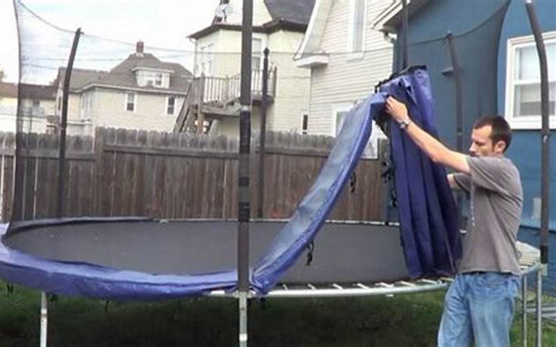 How to Disassemble a Trampoline