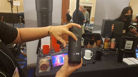 Travel mug with FindMy Support