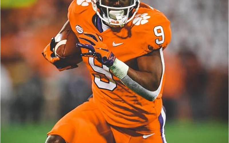 Travis Etienne Playing For Clemson University