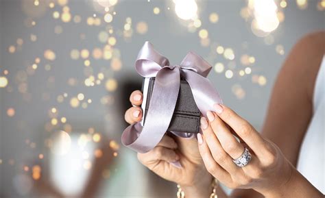Trends in Gift Giving ? Jewelry a Timeless Favorite