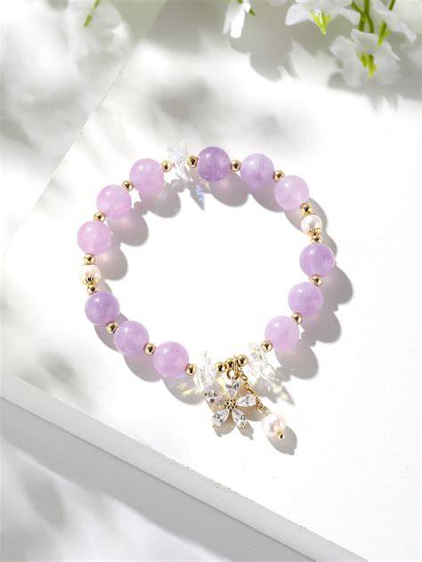 Trendsetting Elegance